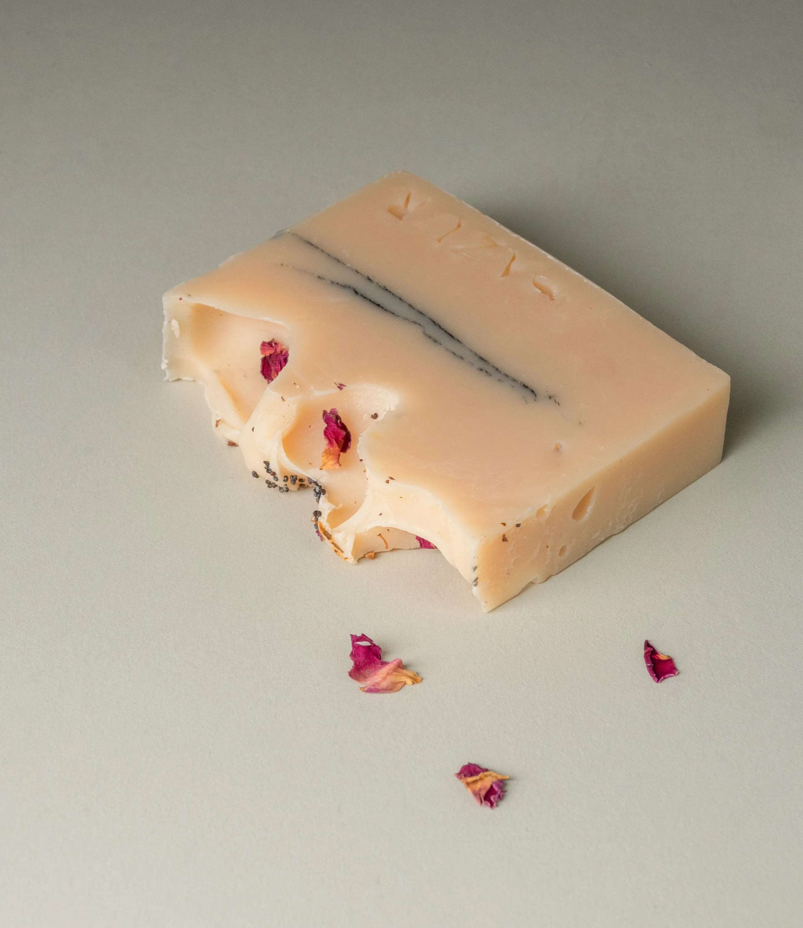 This soap has the scent of Wild Flower and it was crafted by Azur Natural Bodycare. The product merges two colors, light peach and dark grey. The top of the soap looks like the waves of the ocean and is hinted with petals.