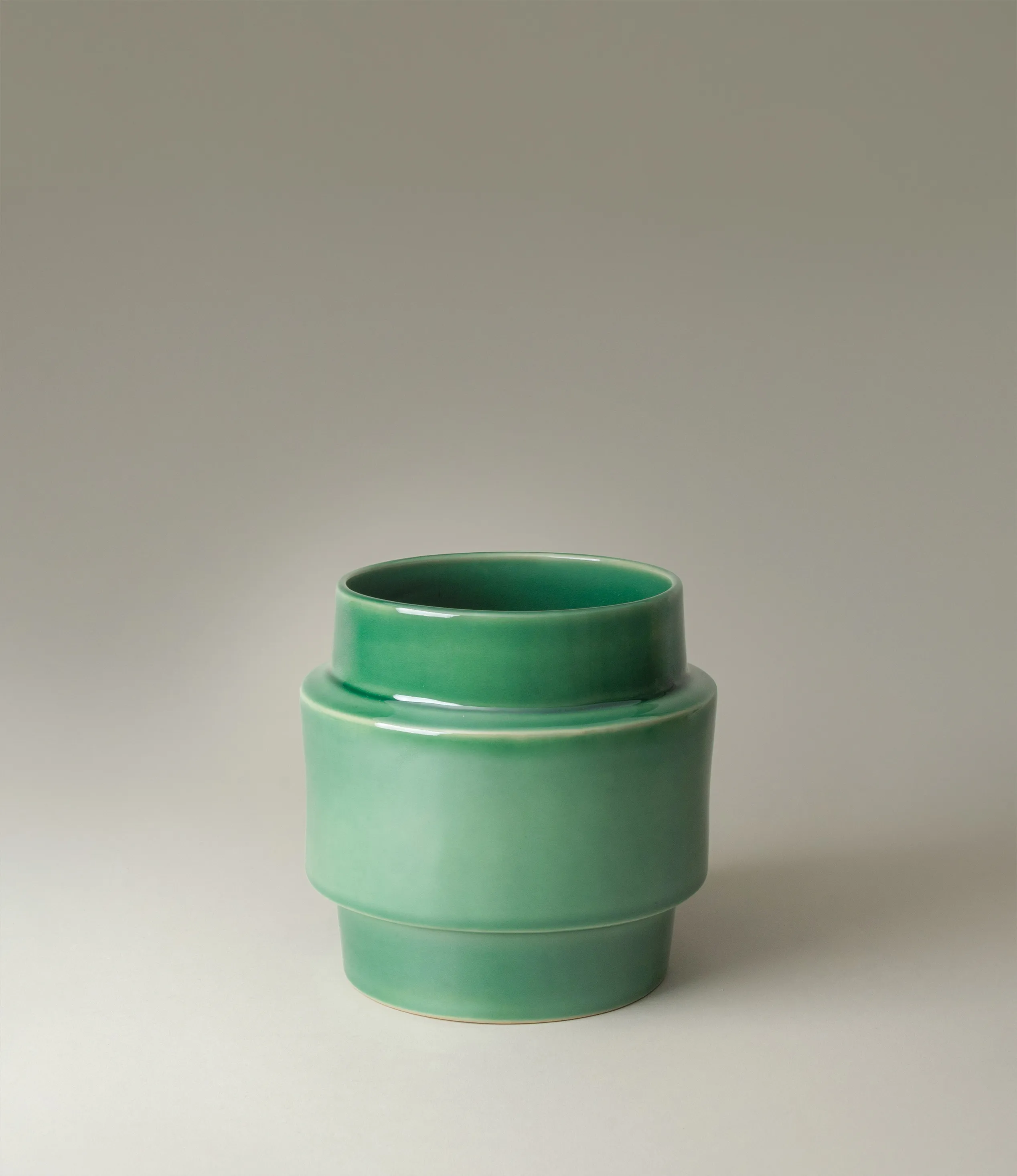 Ne Buoy was designed by Nova Casa Atlantica. The planter has a green color with a glossy glaze. 