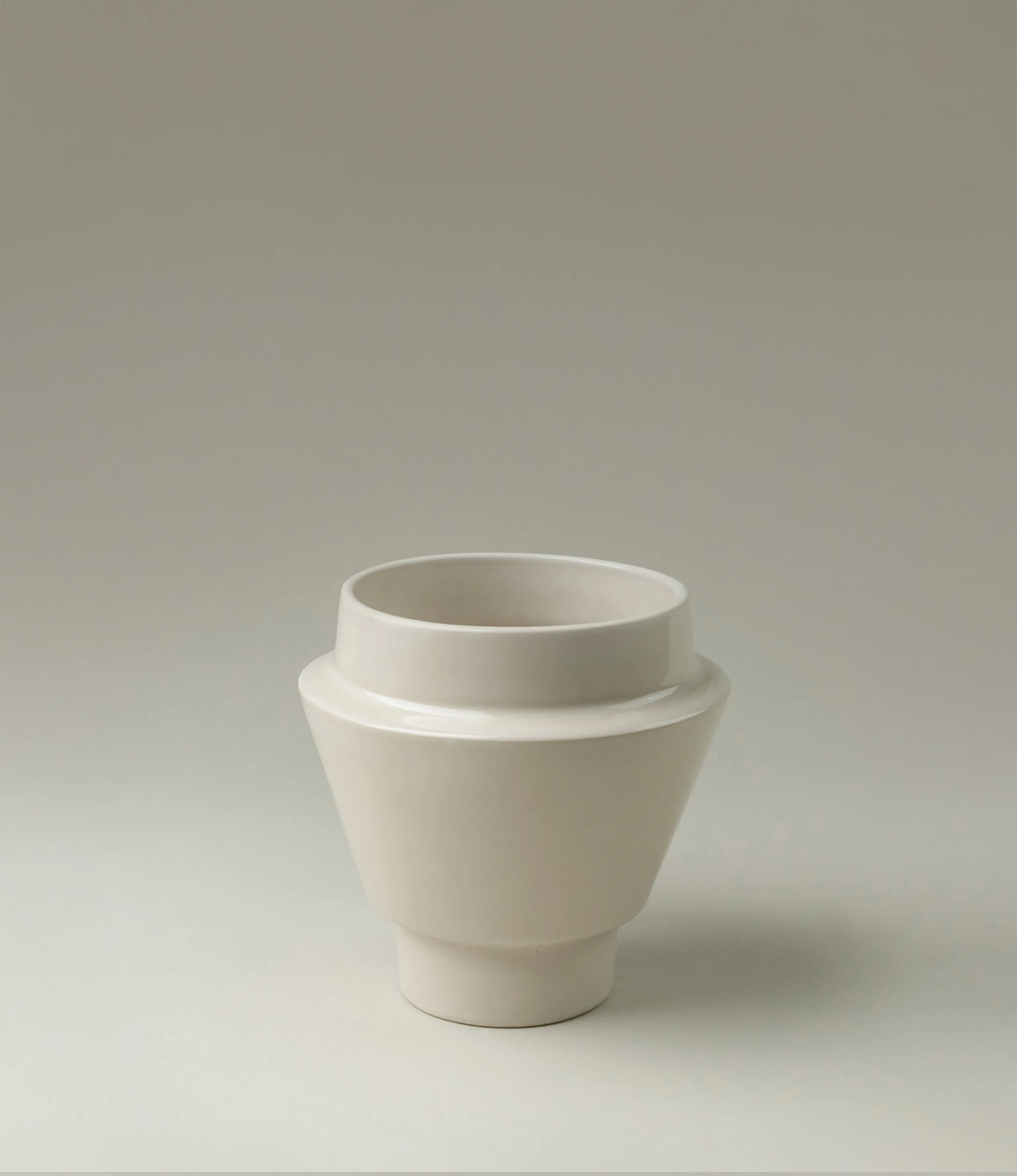 SW Buoy Planter from Nova Casa Atlantica comes in a white color. The product is glazed and has a glossy finishing.