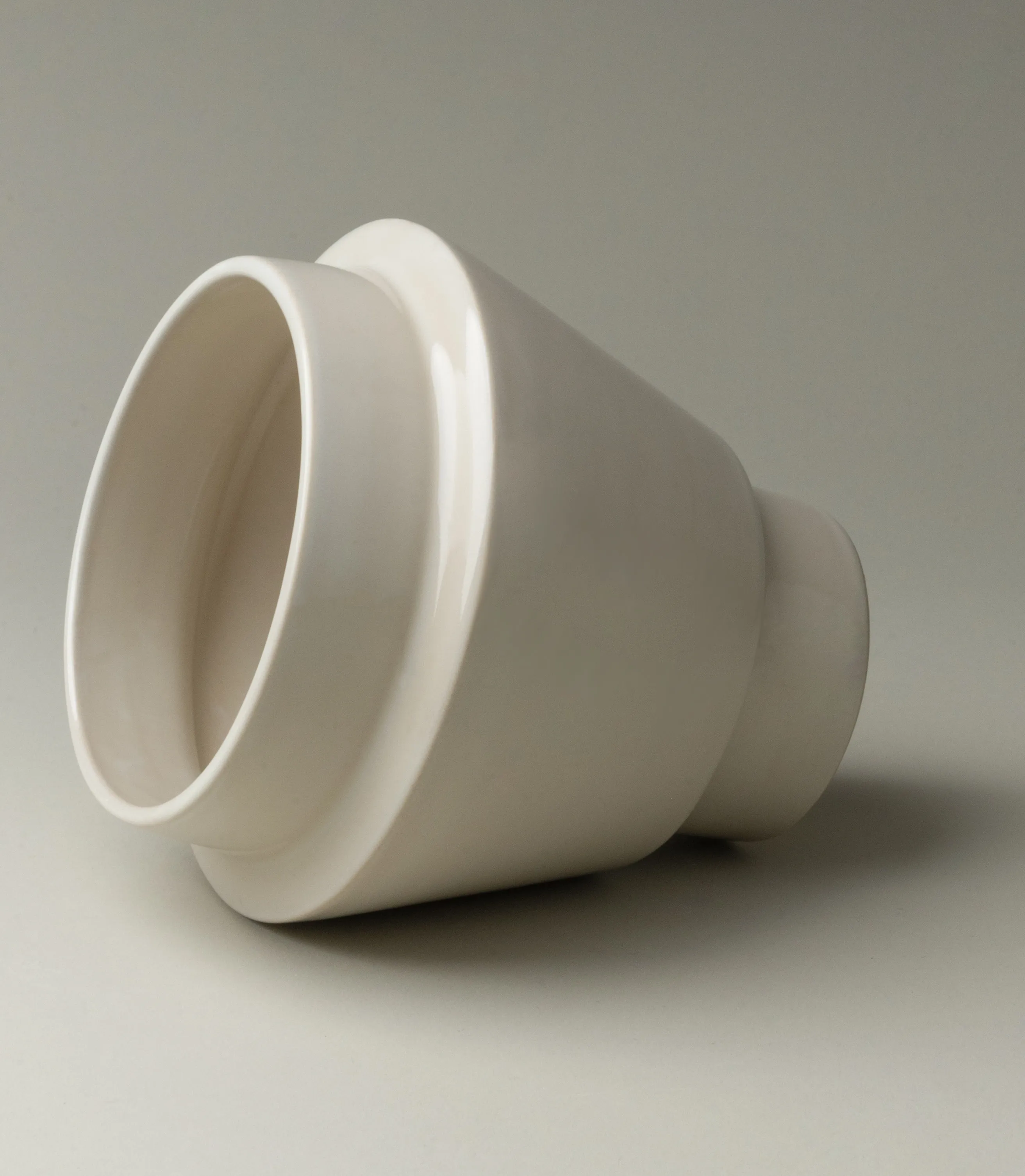 SW Buoy Planter from Nova Casa Atlantica comes in a white color. The product is glazed and has a glossy finishing.