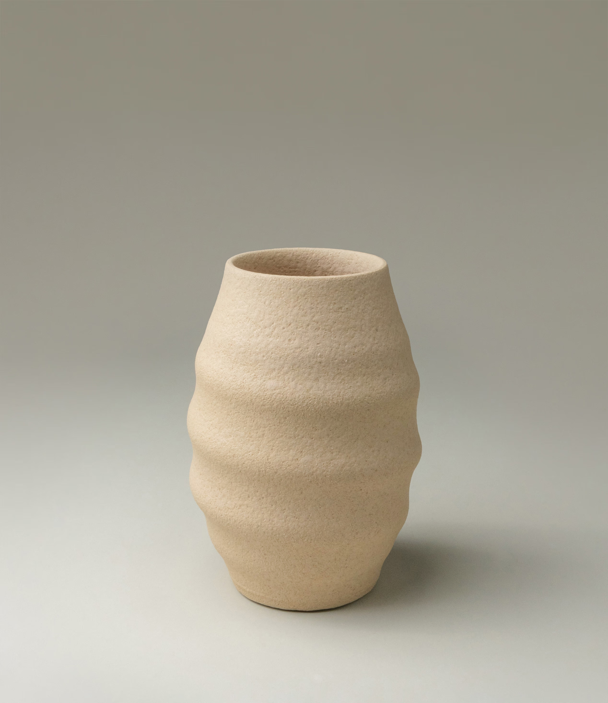 Aonia Handmade Vase was designed by Ocactuu. The shape is very similar to a honeycomb.