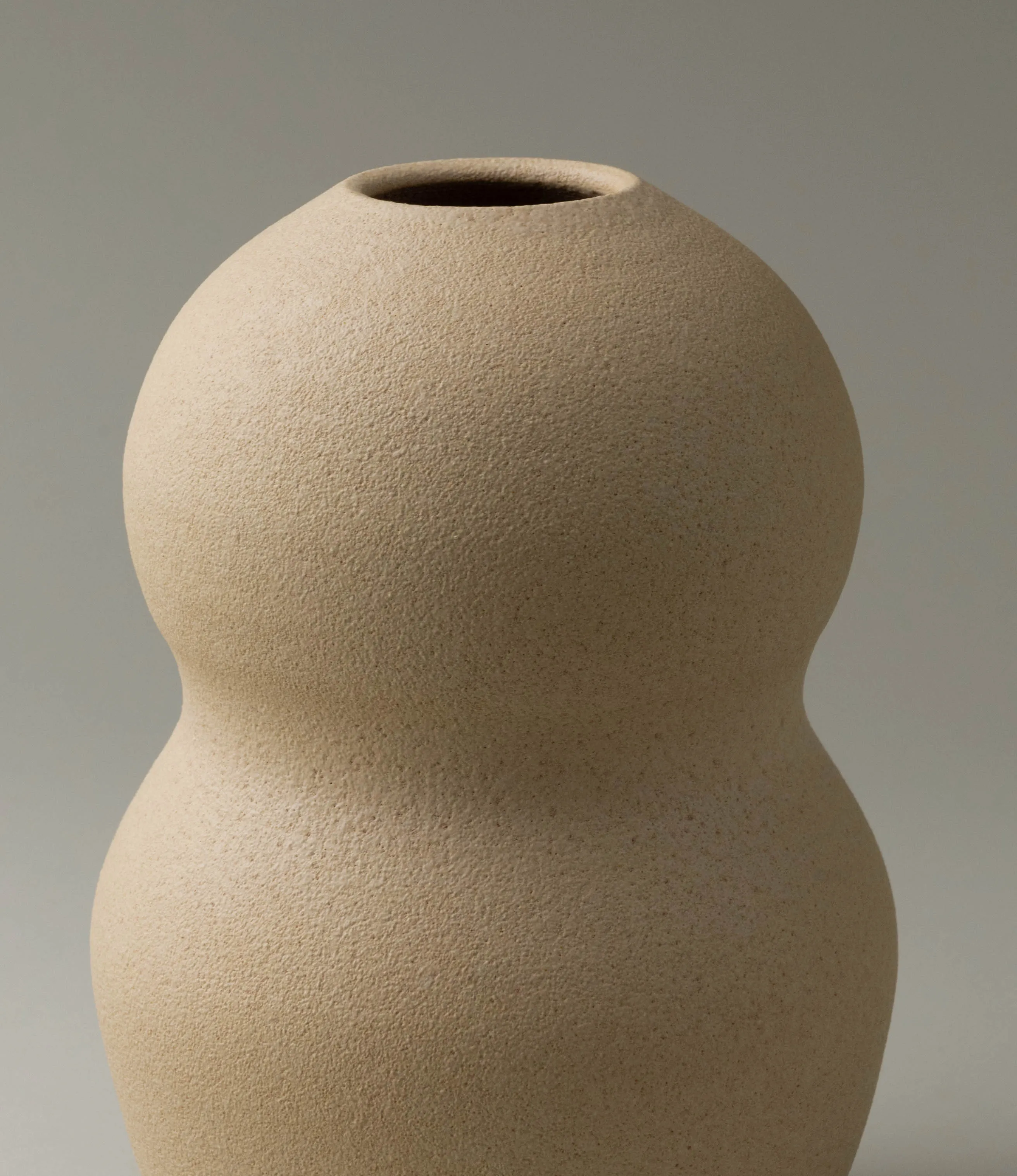 A closeup of the Palus Handmade Vase from Ocactuu. You can really see the sand like texture in this picture. 