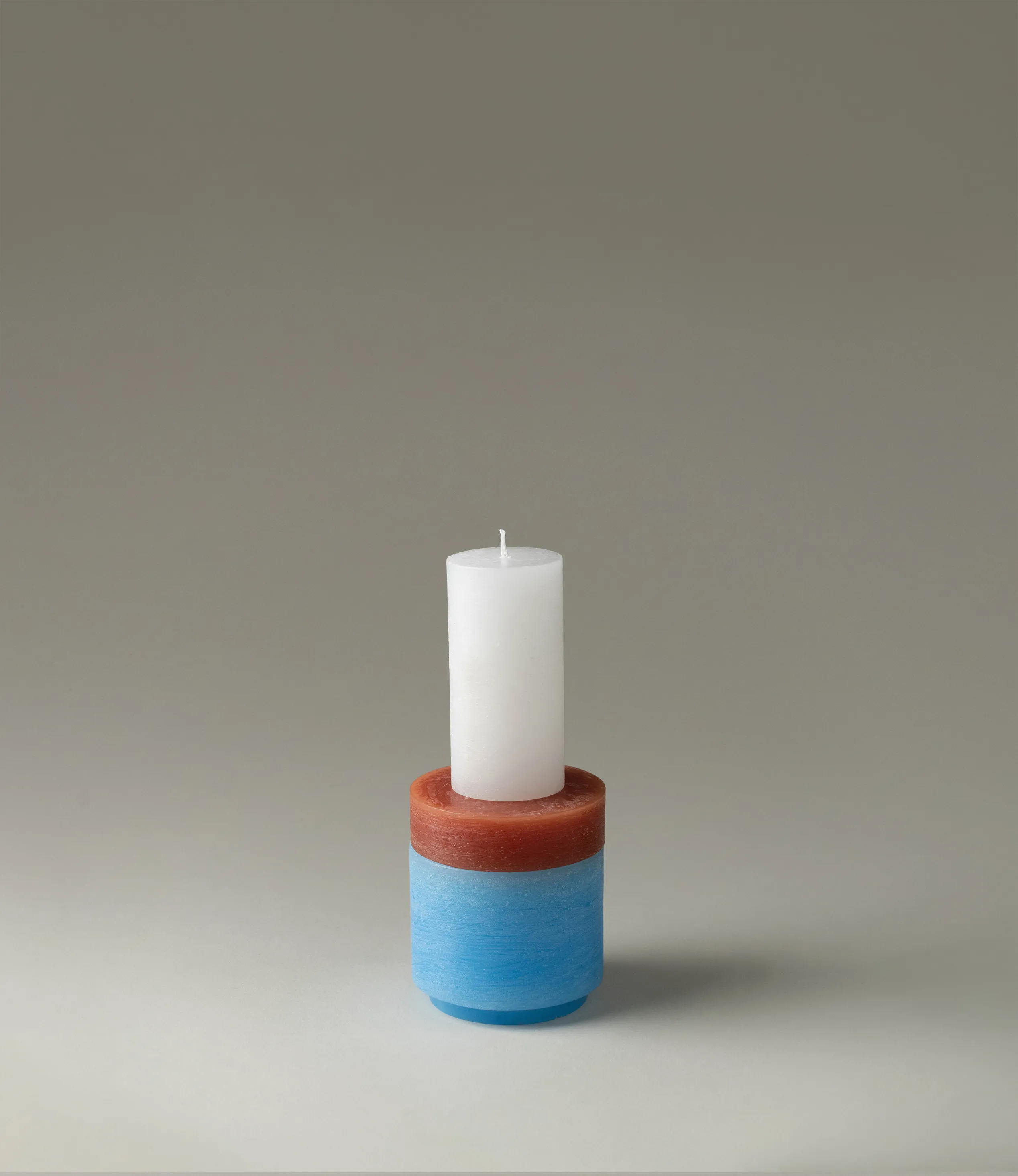 Candl Stack from Stan Editons is a playful item, you can rearrange the parts of the item as you wish. The parts are colored white, brown and turquoise.