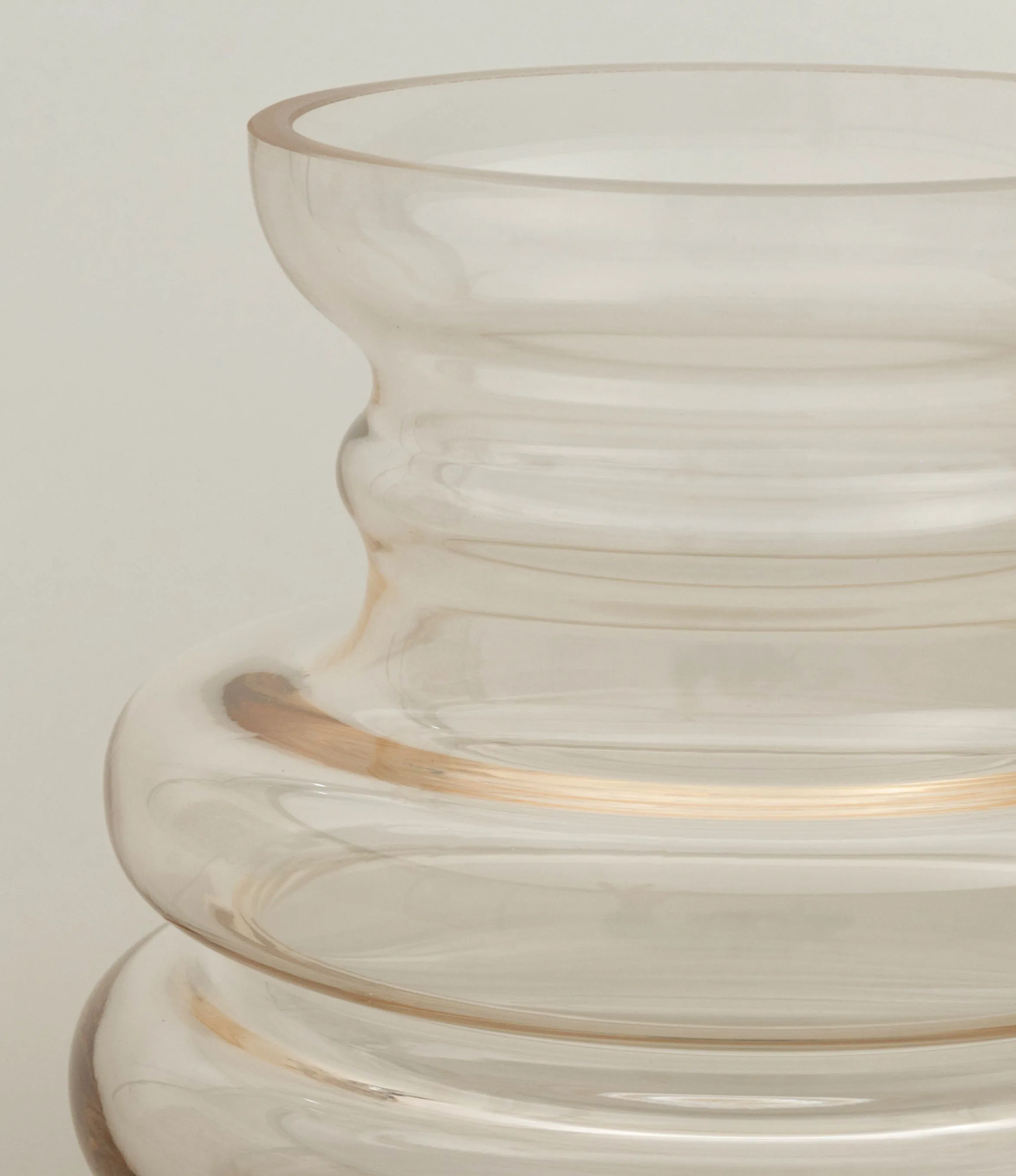 Closeup of the Curve Gul Vase product from Stences